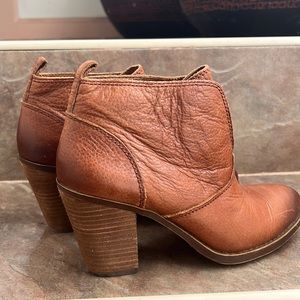 Lucky Brand Ehllen Cognac Booties